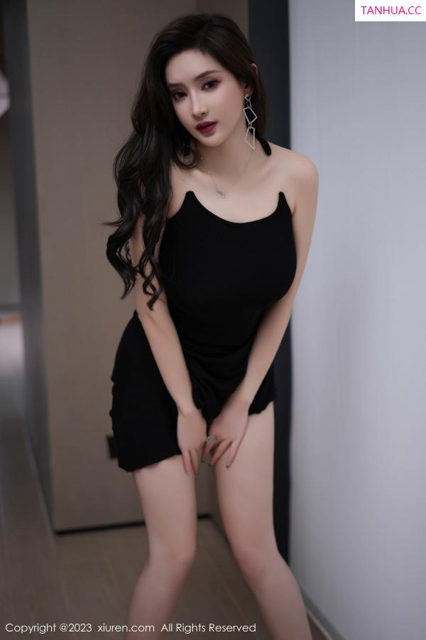 周妍希 奶瓶土肥圆 [XiuRen]高清写真图 2023.09.11 No.7367 Carol周妍希 长裙美腿第19张图片
